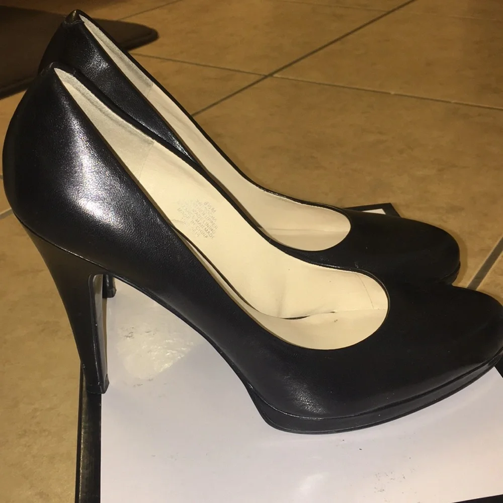 Nine West, Black. 8.5M